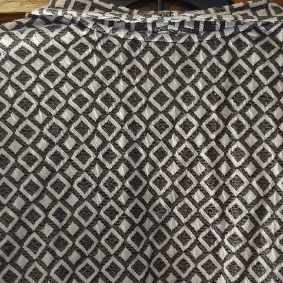 Geometric Patterned Gray Jacket - Picture 11 of 12